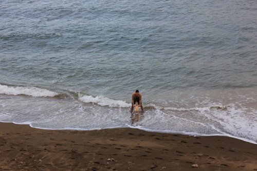 Paparazzi shot of CJ and Claire on the beach!